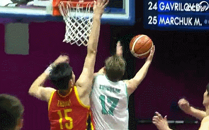 周琦钉板帽导演男篮快攻,孙铭徽打2+1