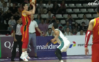 刘志轩圈顶干拔三分命中