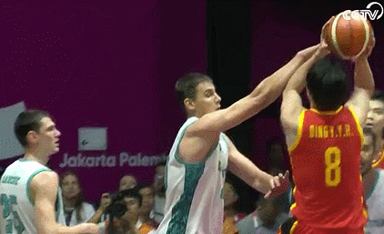 丁彦雨航超级飘逸后仰,弹筐命中打2+1