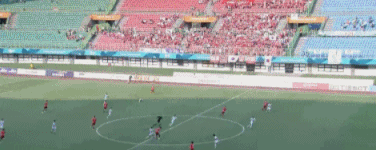 韩国1-0领先！孙兴慜助攻黄义助破门
