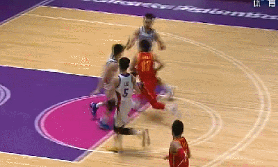 丁彦雨航后排跟进双手暴力补扣