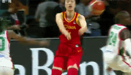 李梦终场前8秒空位三分杀死比赛