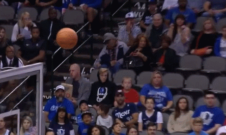 丹尼斯-史密斯自投自抢,霸气战斧暴扣