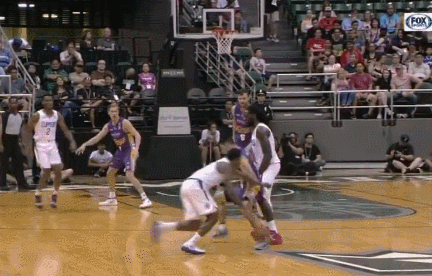 路威突分回传,哈雷尔失衡打进搏加罚