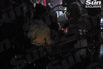 右手上演摸臀杀