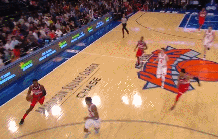 杰夫-格林欧洲步摆脱防守单臂滑翔暴扣