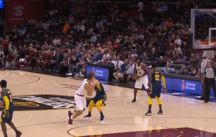 霍兰德长传助攻日日奇放篮