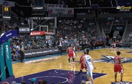 沃克闪电变向过人压哨抛投