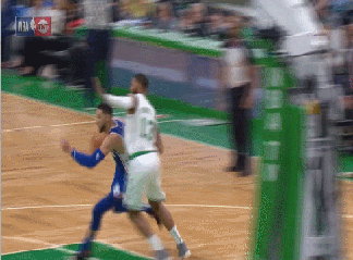 西帝亲临！脑后长眼秒传富儿子得分