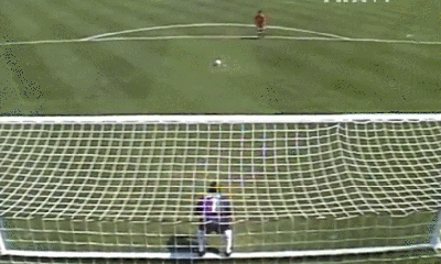 提前移动的美国门将扑出刘英的点球