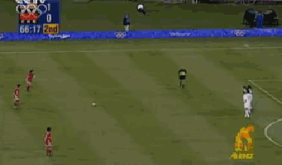 孙雯左右开弓的任意球