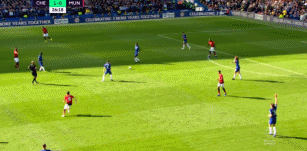 图4：限制阿扎尔的回接，曼联硬度十足