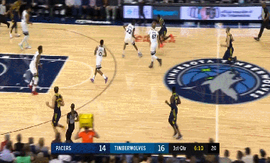 奥迪超车突破上演反手上篮好戏