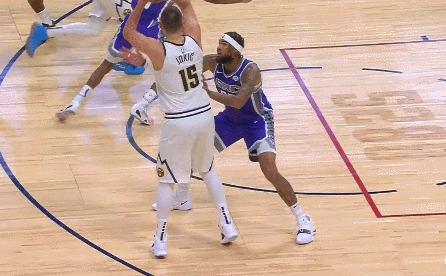 约基奇精准助攻连线穆雷空接打2+1