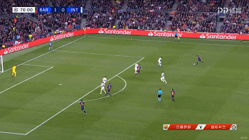 图11:巴萨的进攻打中门框