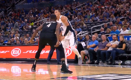 戈登华丽转身过人放篮搏加罚