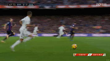 图8：本泽马与进球失之交臂