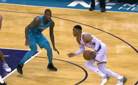 威少加速突破霸气上篮打2+1