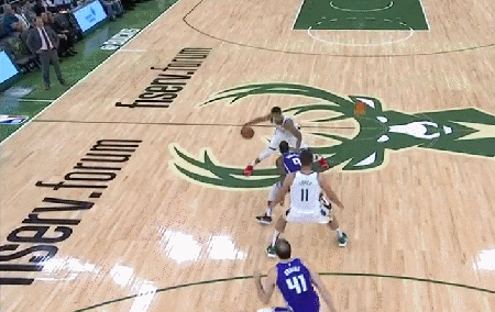 扬尼斯-阿德托昆博（雄鹿）