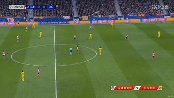 多特后场出球出现失误