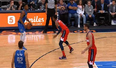 芬尼-史密斯极速启动一步过起飞战斧劈扣