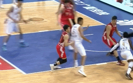 赵岩昊空切抛投被撞翻造加罚