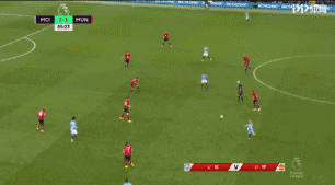 图6：曼城调度传递之后瞄准林德洛夫与斯莫林进行冲击的战术