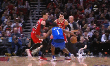 拉文抢断快攻一条龙单臂大风车劈扣