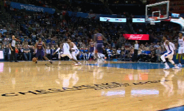 乔治抢断快攻打板助飞格兰特空接暴扣