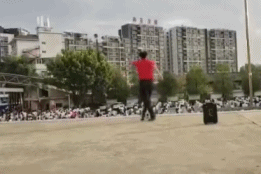 梅州中小学推广的足球舞