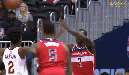 三人连一线!比尔左侧底角接球三分命中