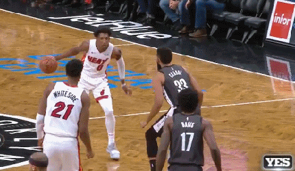 大白边下顺接球,举火烧天完成得分