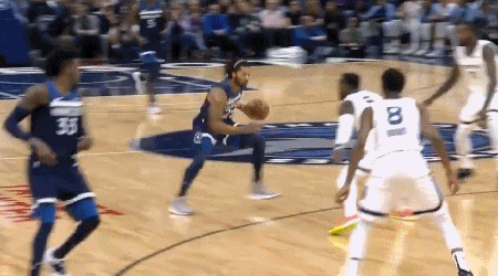 罗斯突入禁区空中闪躲上篮命中