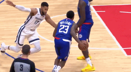 路威戏耍防守者命中跳投