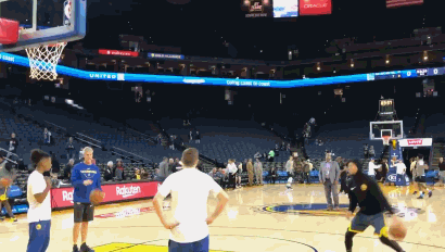 库里展示逆天手感