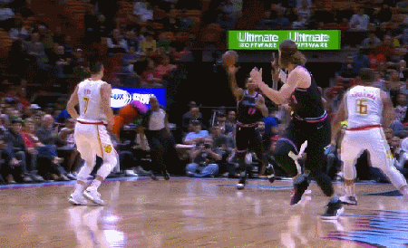 林书豪失误送大礼,成全老闪电久违一扣