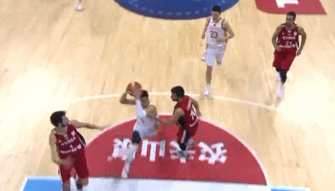 郭艾伦在上一场与叙利亚一战中贡献14分6助4板