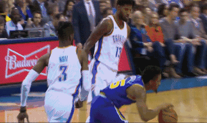 米切尔半场超远压哨三分手起刀落