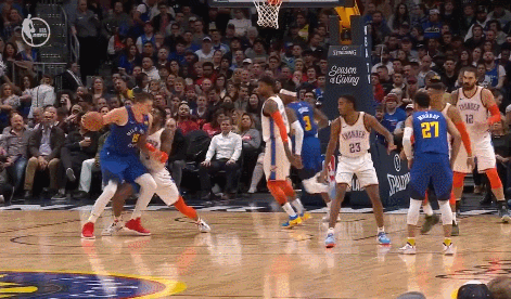 约基奇引双人包夹,直塞助攻克雷格空切飞扣