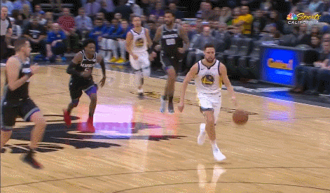 汤神面空蓝大跨步起飞单手暴扣