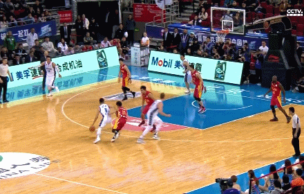 方硕加档突破上篮打2+1