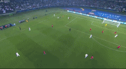 图3：马塞洛前提之后，皇马肋部进攻进入精细传跑阶段