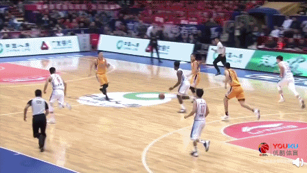 快打旋风!富兰克林No Look Pass助攻左朕年上篮