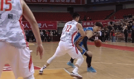 王哲林最后单打2+1杀死比赛