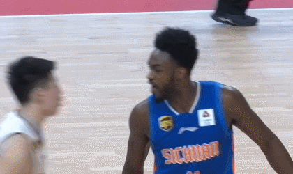 富兰克林喷垃圾话激怒程帅澎沉肩撞人