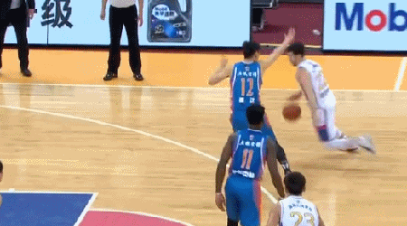 金鑫飚进压哨三分引爆全场