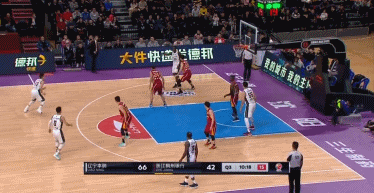 郭艾伦无视防守急停跳投