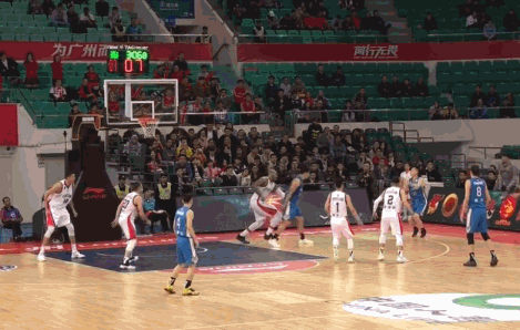 斯佩茨赛场施暴招致重罚