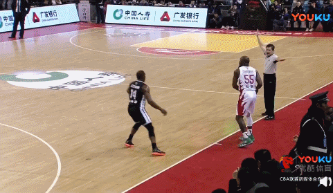 新科技巧王姜伟泽接发球自投自抢完成压哨投篮