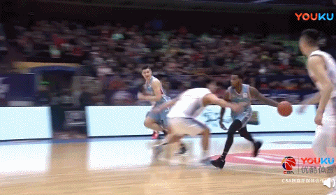 曾令旭快攻胯下回传助飞阿不都沙拉木